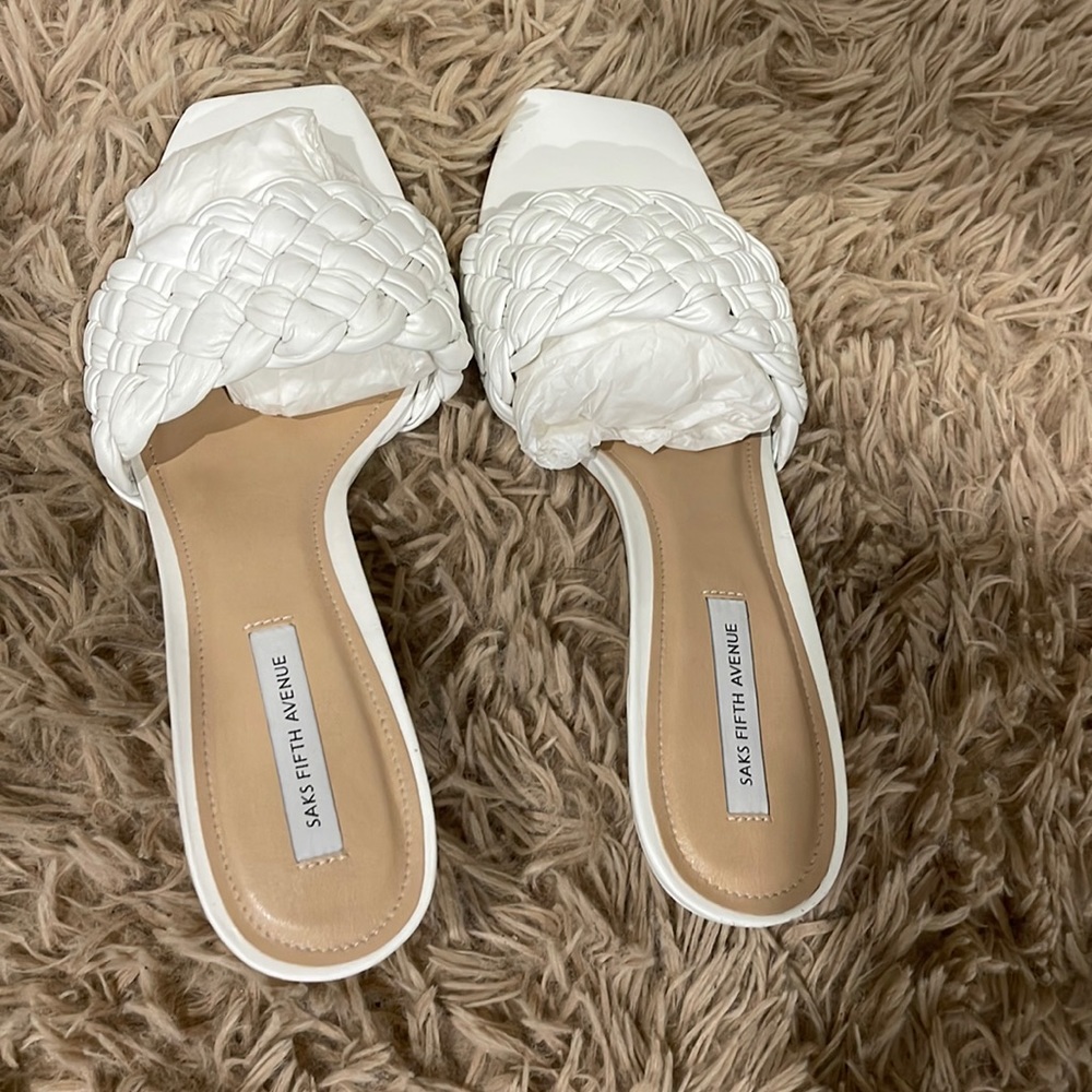 Brand new white Saks, fifth avenue 9 1/2 heels for women.